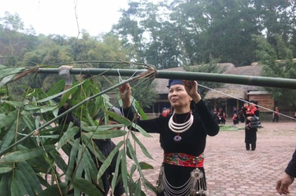 Làng Việt Nam Tay, được đặt tên là một trong những điểm đến du lịch tốt nhất thế giới, phát triển mạnh về chia sẻ công việc, bữa ăn và tiền bạc