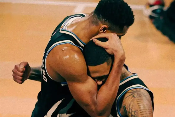 Thực tế! Sau khi chính thức mua Lillard, Bucks hoàn toàn xuất hiện trong giải đấu và thừa nhận một sự thật