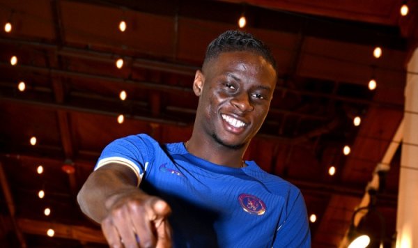 BBC: Valencia và Hamburg muốn thuê Ugo Chuku, Chelsea có xu hướng bán trực tiếp