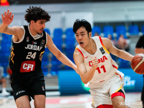 Doncic không mạnh ở Trung Quốc? Zhang Boyuan mạnh mẽ trong cuộc tấn công và yếu đuối trong phòng thủ. Anh ta có thể trở thành Chúa Đinh thứ hai không?