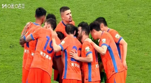 Han Peng thua trò chơi huấn 