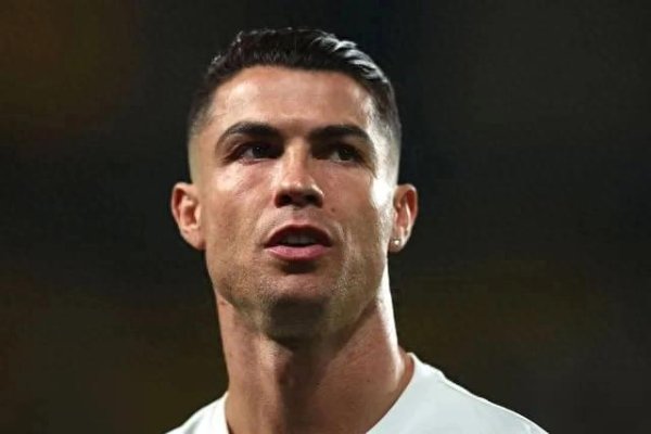 Sức mạnh vượt ra ngoài dòng? Huyền thoại Saudi chỉ trích Ronaldo: 200 triệu tiền lương hàng năm + quyền quyết định chuyển nhượng, người chơi trở thành ông chủ!